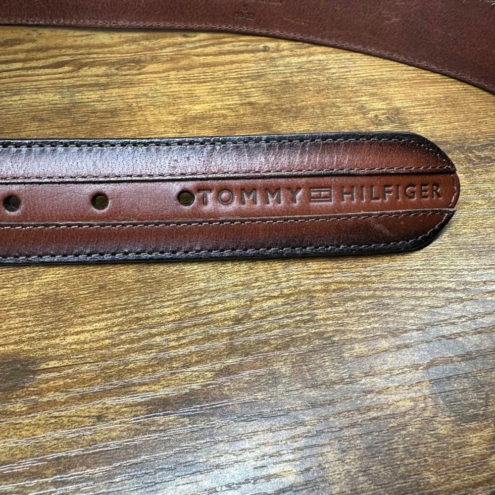 Tommy Hilfiger Mens Brown Genuine Leather Belt Size 30-32 Small Embossed Logo